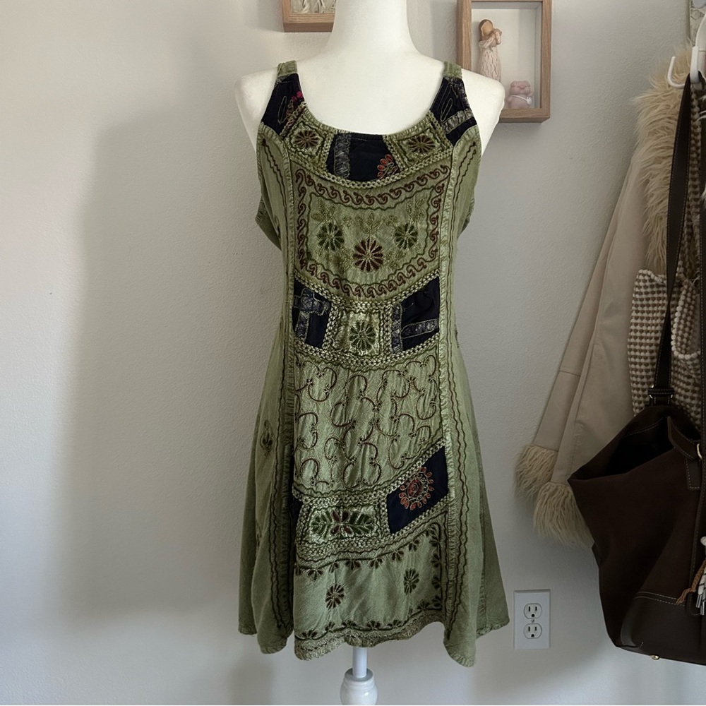 Shoreline Bohemian Dress in Green Floral Embroidery Women’s One Size Rayon Cute